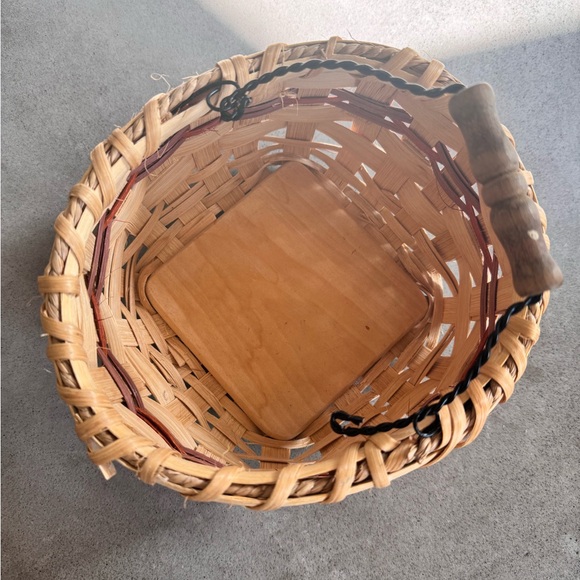 Vintage Handwoven Basket with Wood bottom and Metal and Wood Handle - Picture 4 of 7